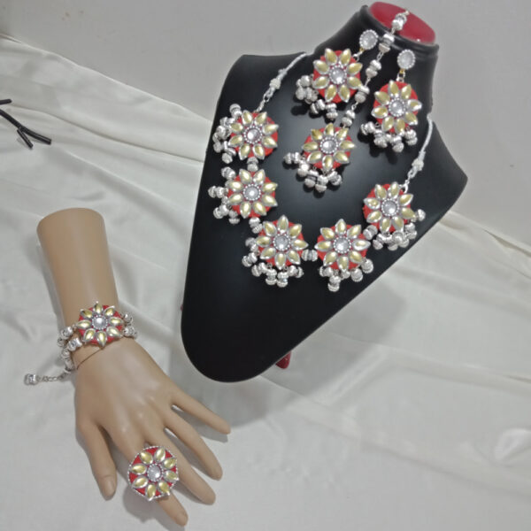 Necklace set with Mangtika
